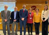 Foto de la comissió de selecció amb el candidat i les professores de Dret Romà del DDPPF